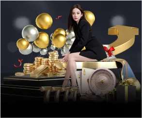 Trận đấu đá gà kịch tính trong sân đấu